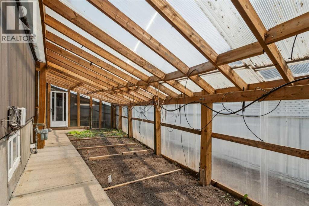 Photo 42 of 25 Manor Road Sw, Calgary AB