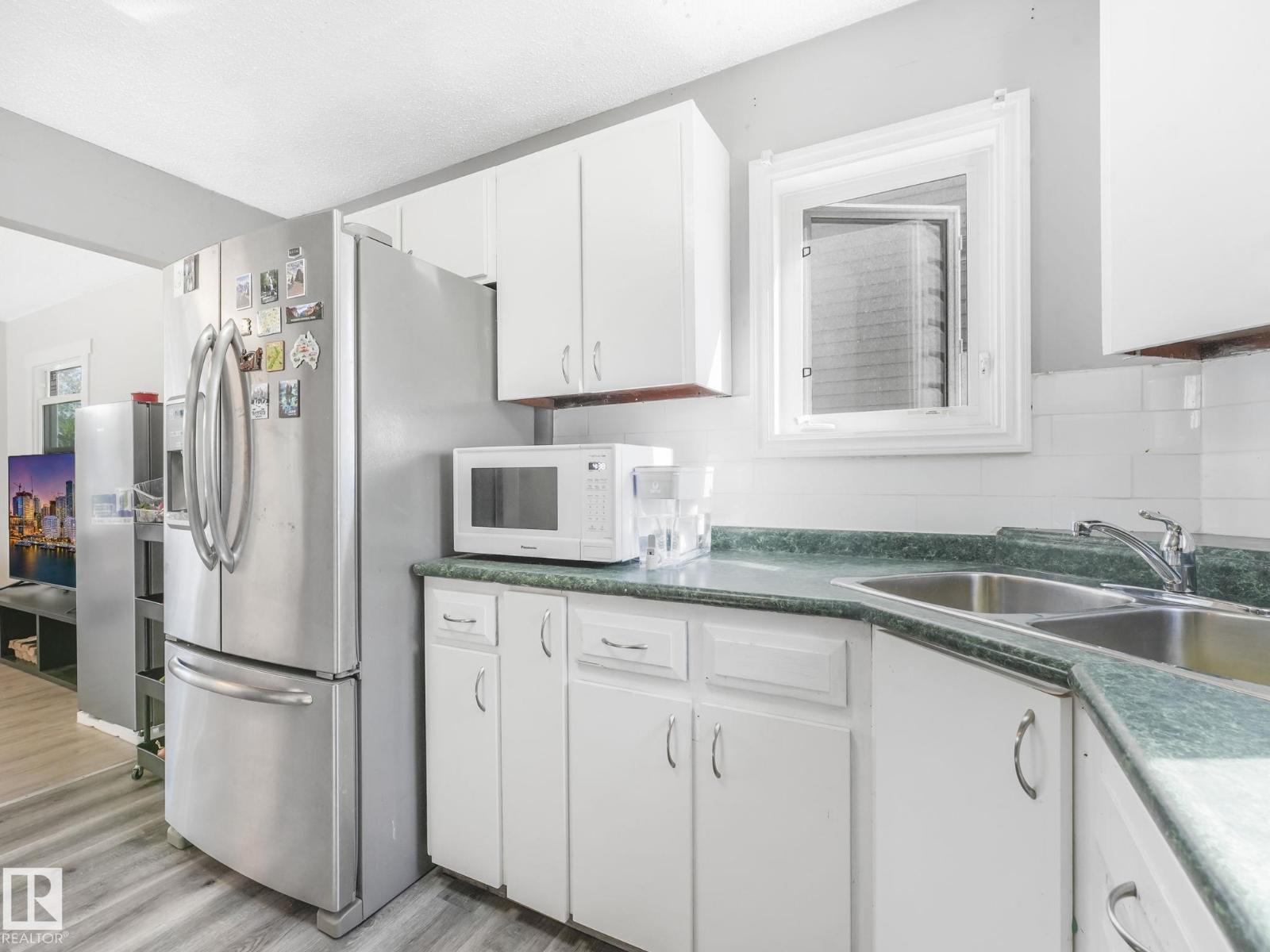 Photo 15 of 11532 88 St Nw, Edmonton AB