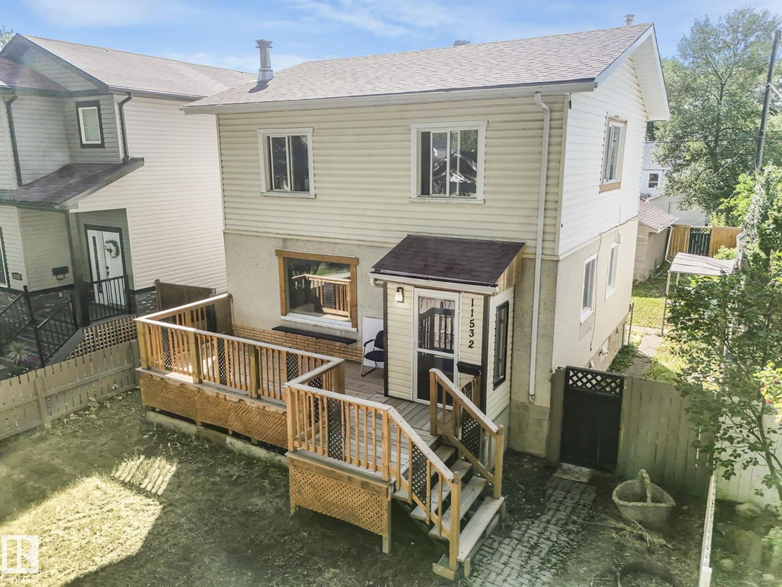 Photo 2 of 11532 88 St Nw, Edmonton AB
