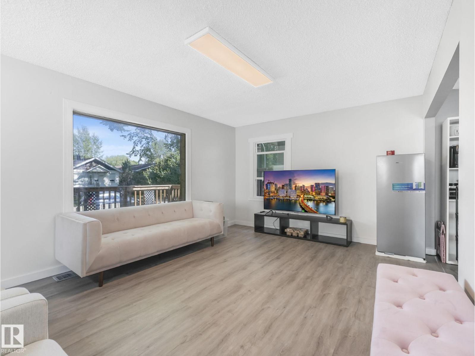 Photo 10 of 11532 88 St Nw, Edmonton AB