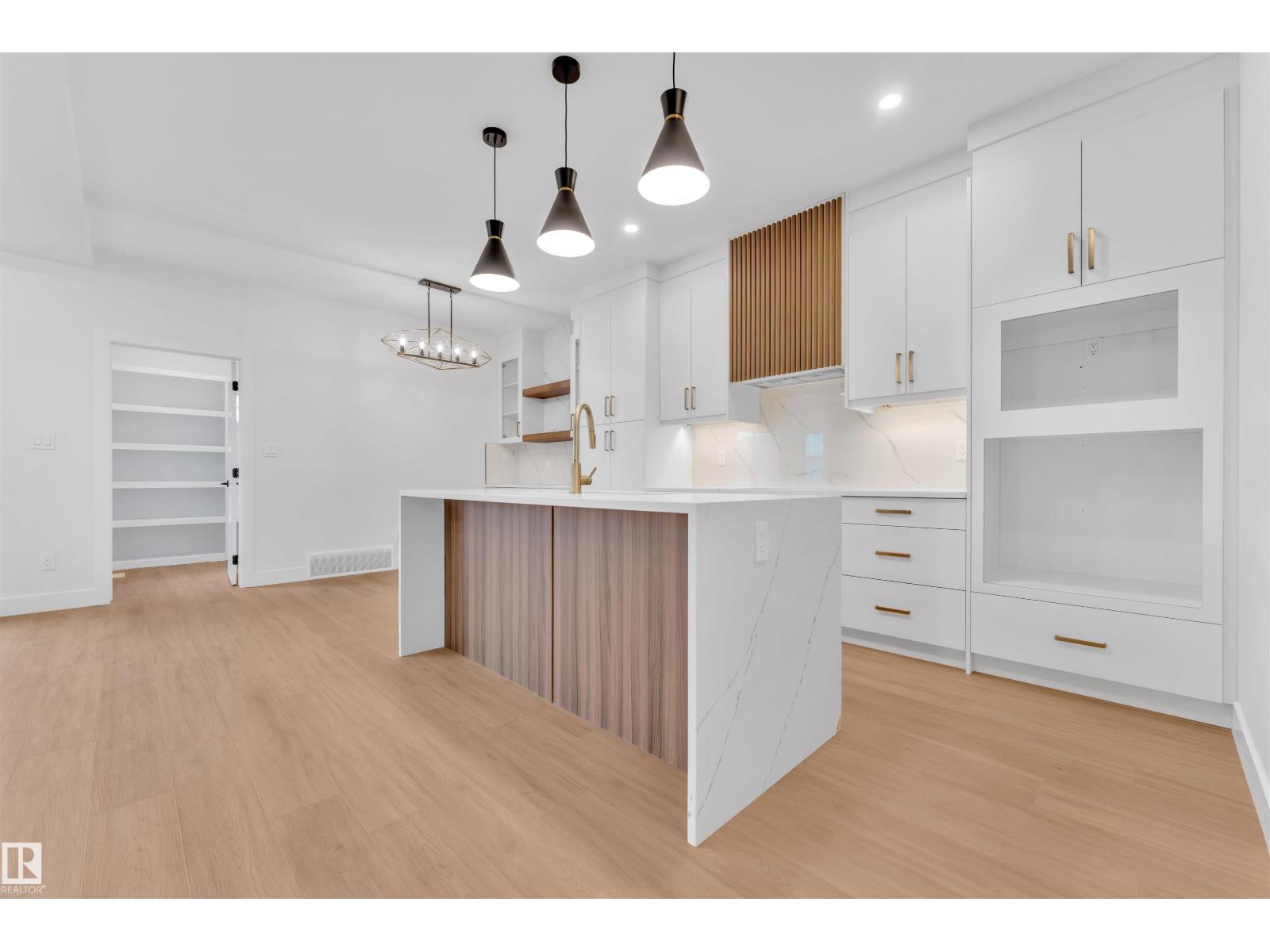 Photo 13 of 6113 Crawford Dr Sw, Edmonton AB