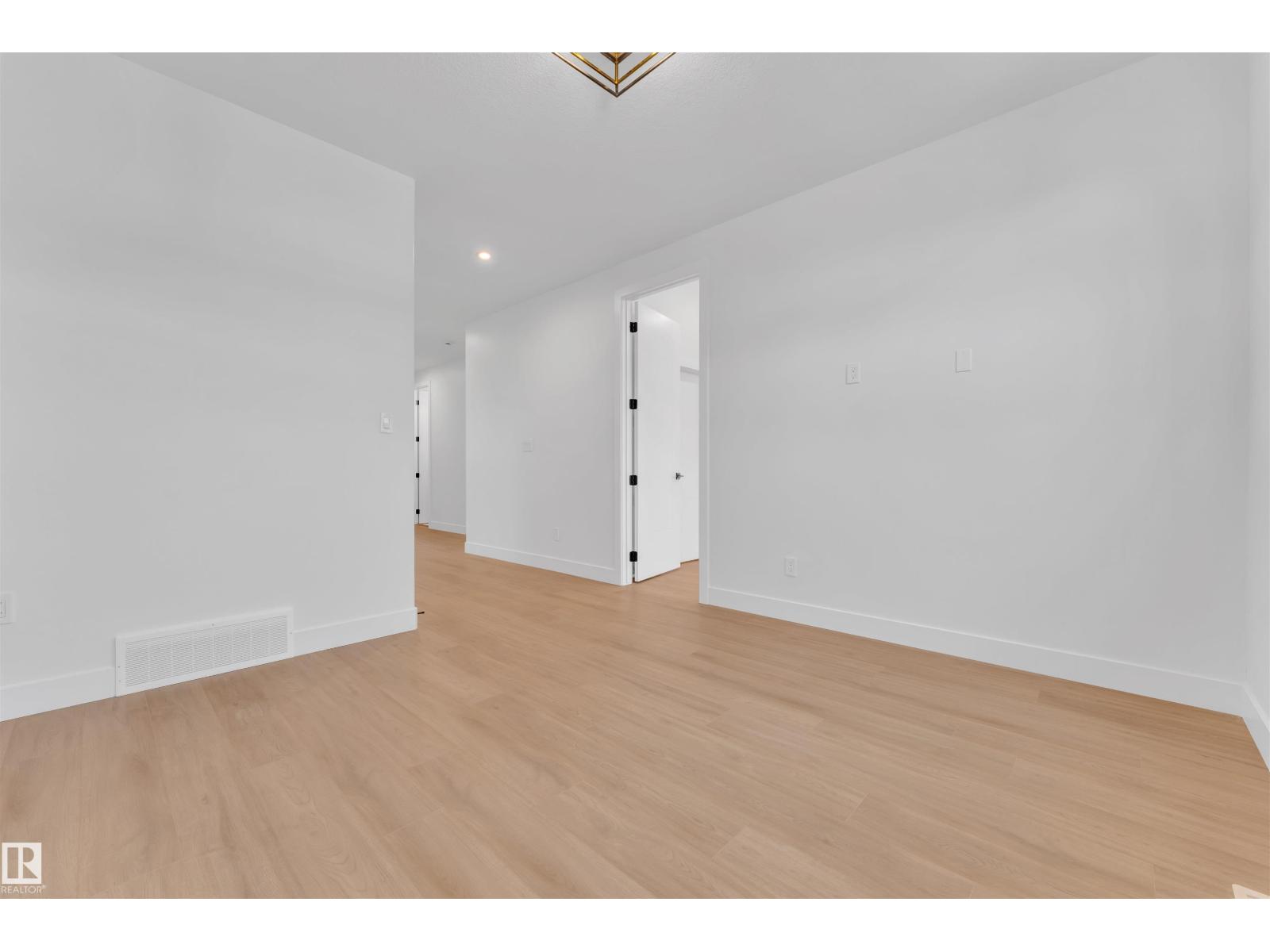 Photo 30 of 6113 Crawford Dr Sw, Edmonton AB