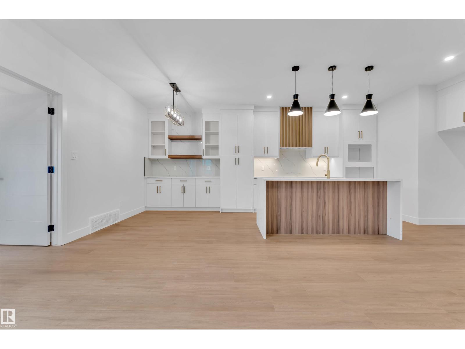 Photo 24 of 6113 Crawford Dr Sw, Edmonton AB