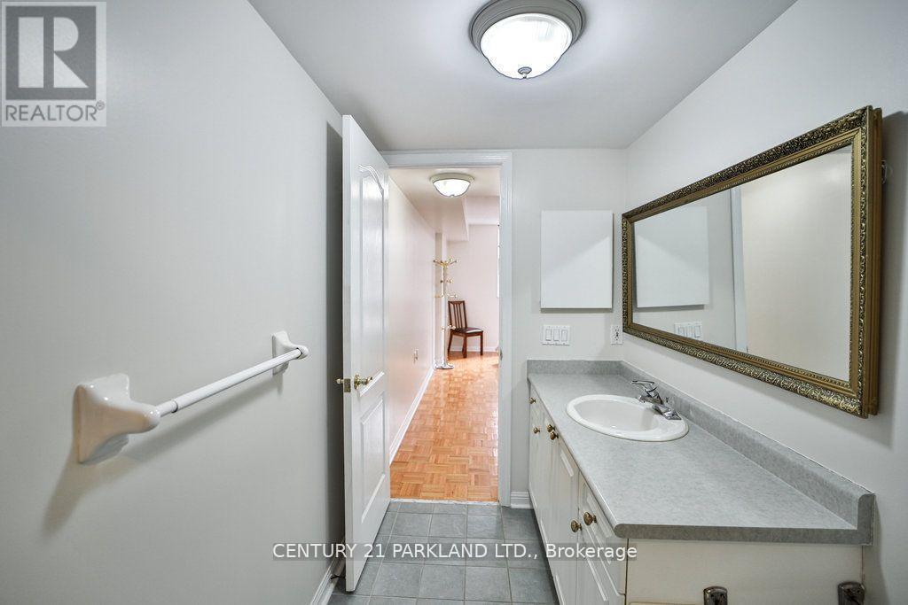 Photo 14 of 202 2506 Rutherford Road, Vaughan ON