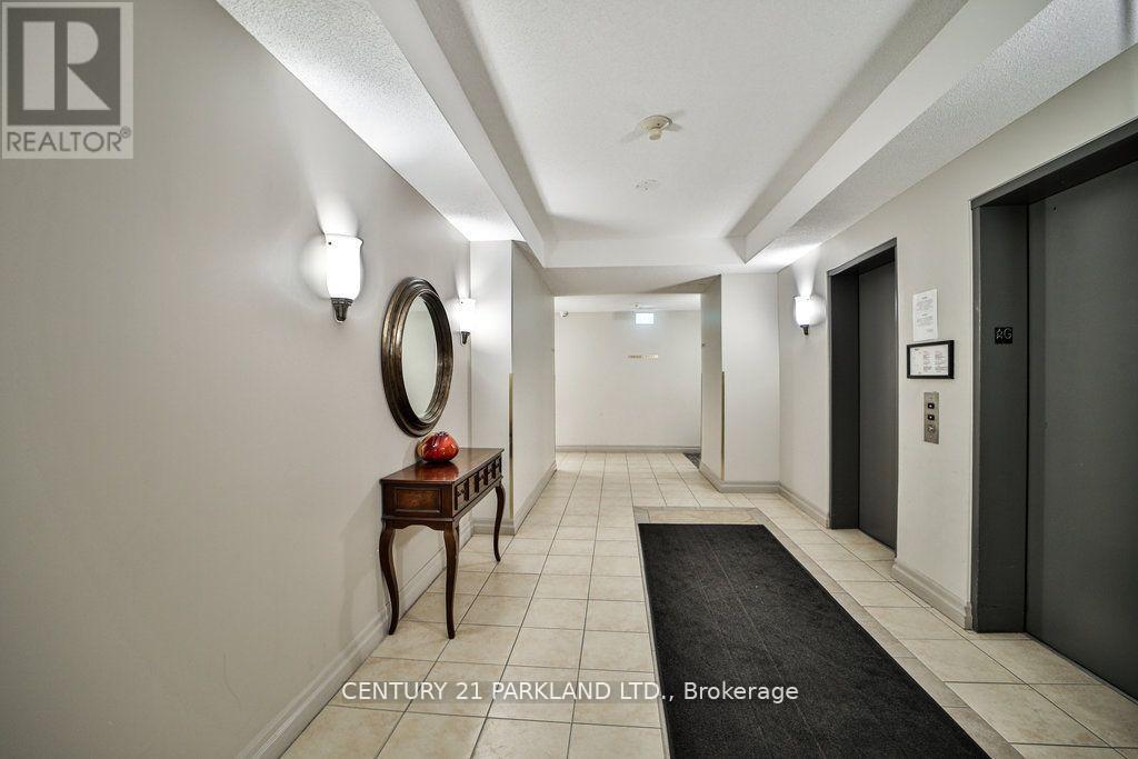 Photo 2 of 202 2506 Rutherford Road, Vaughan ON