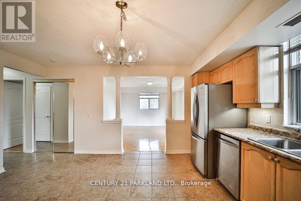 Photo 5 of 202 2506 Rutherford Road, Vaughan ON