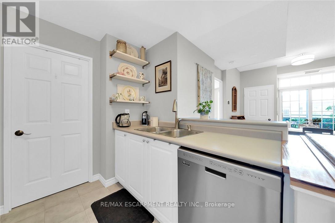 Photo 1 of 407 2300 Parkhaven Boulevard E, Oakville ON