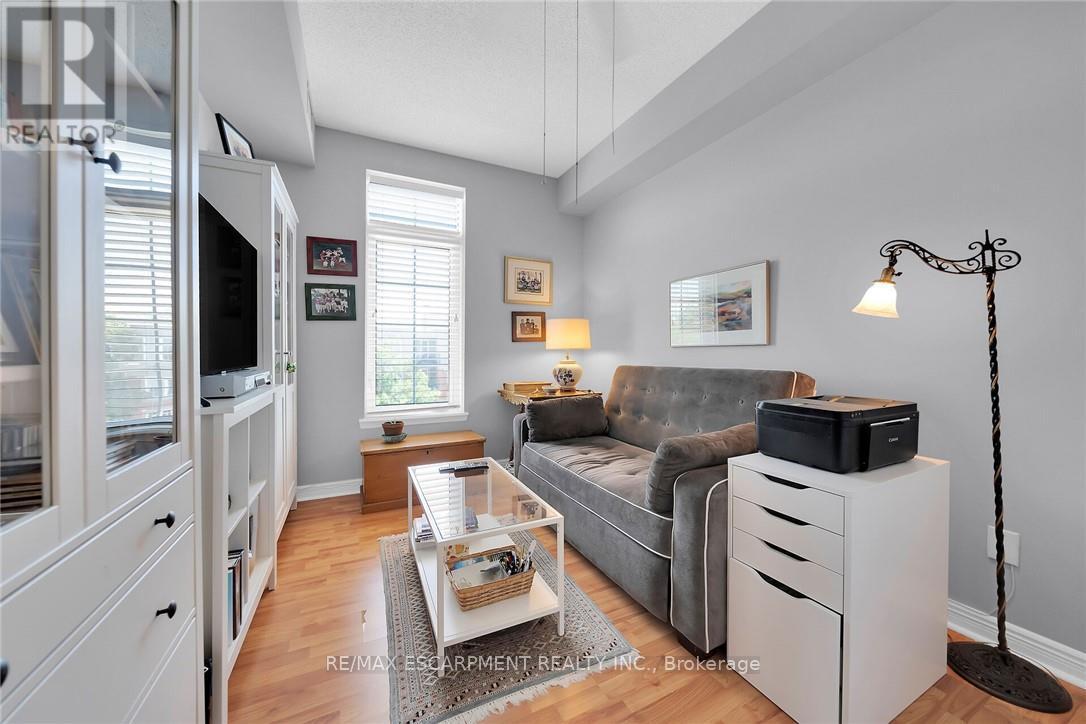 Photo 3 of 407 2300 Parkhaven Boulevard E, Oakville ON