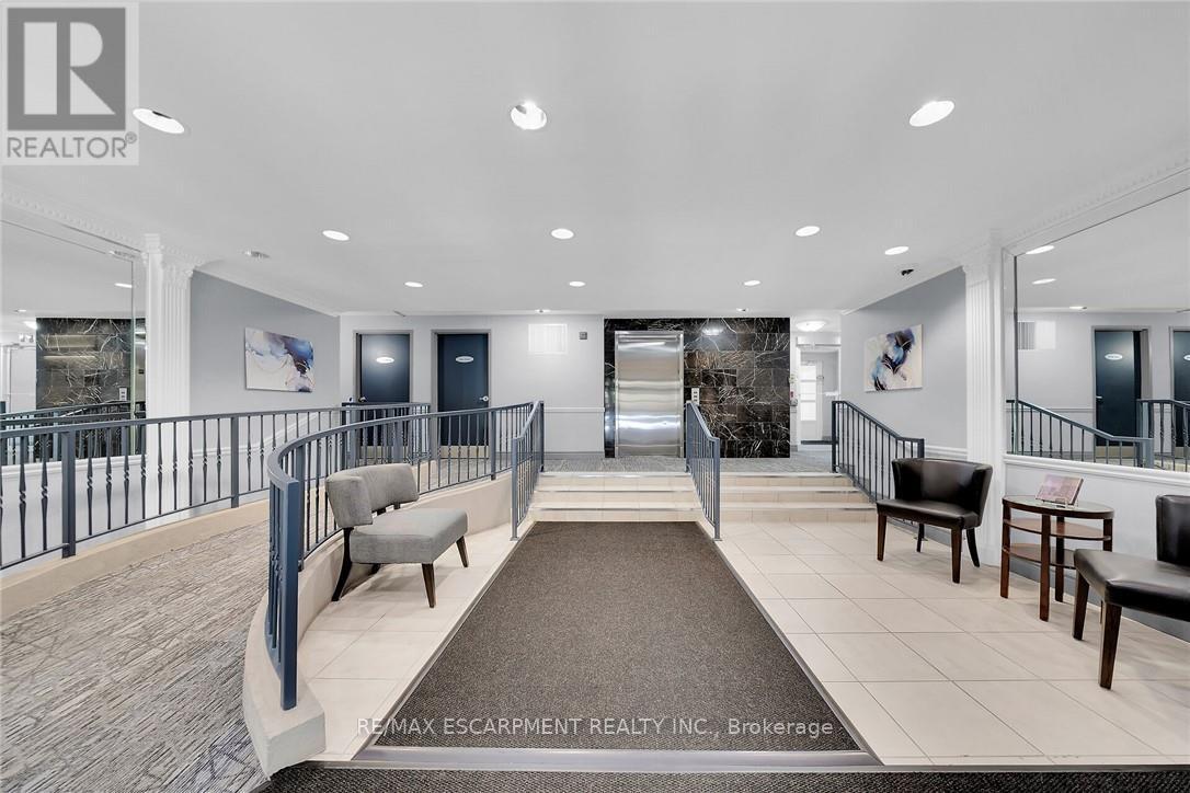 Photo 10 of 407 2300 Parkhaven Boulevard E, Oakville ON