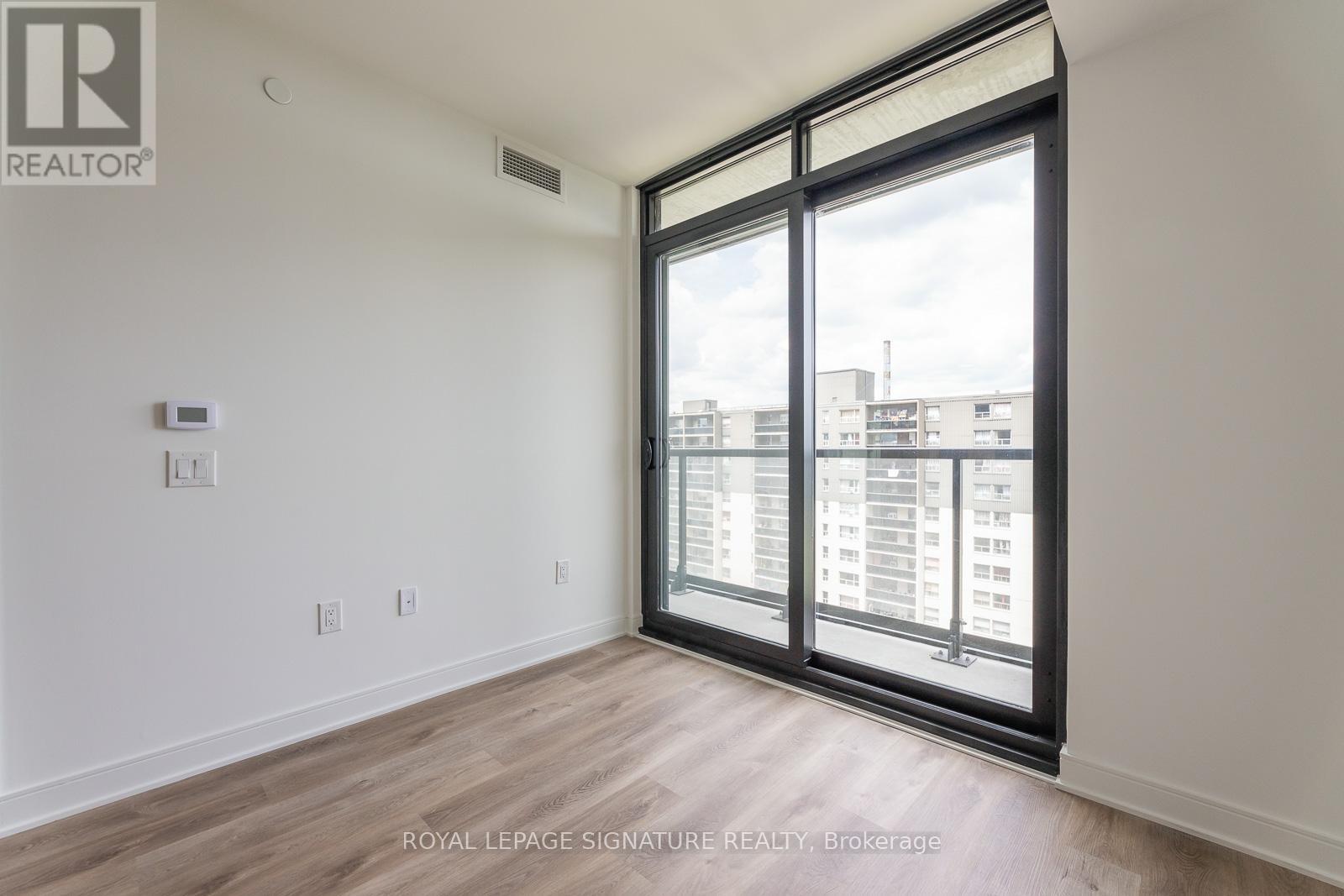 Photo 19 of 913 86 Dundas Street E, Mississauga ON