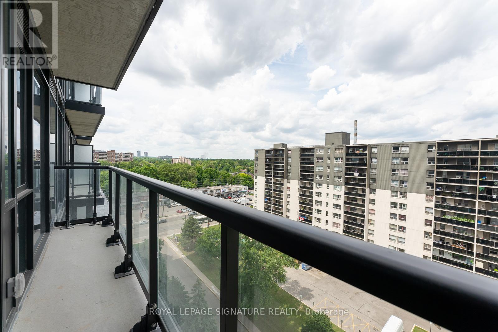Photo 12 of 913 86 Dundas Street E, Mississauga ON