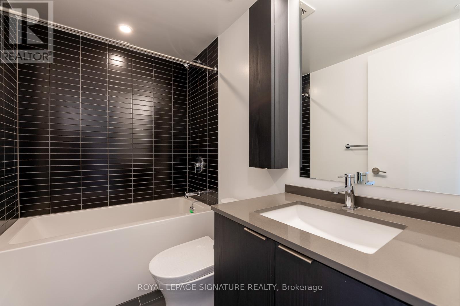 Photo 4 of 913 86 Dundas Street E, Mississauga ON