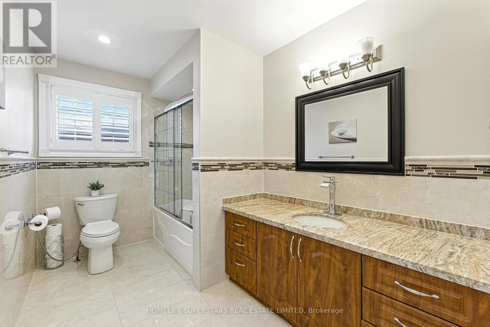 Photo 32 of 65 Nasmith Street, Brampton ON