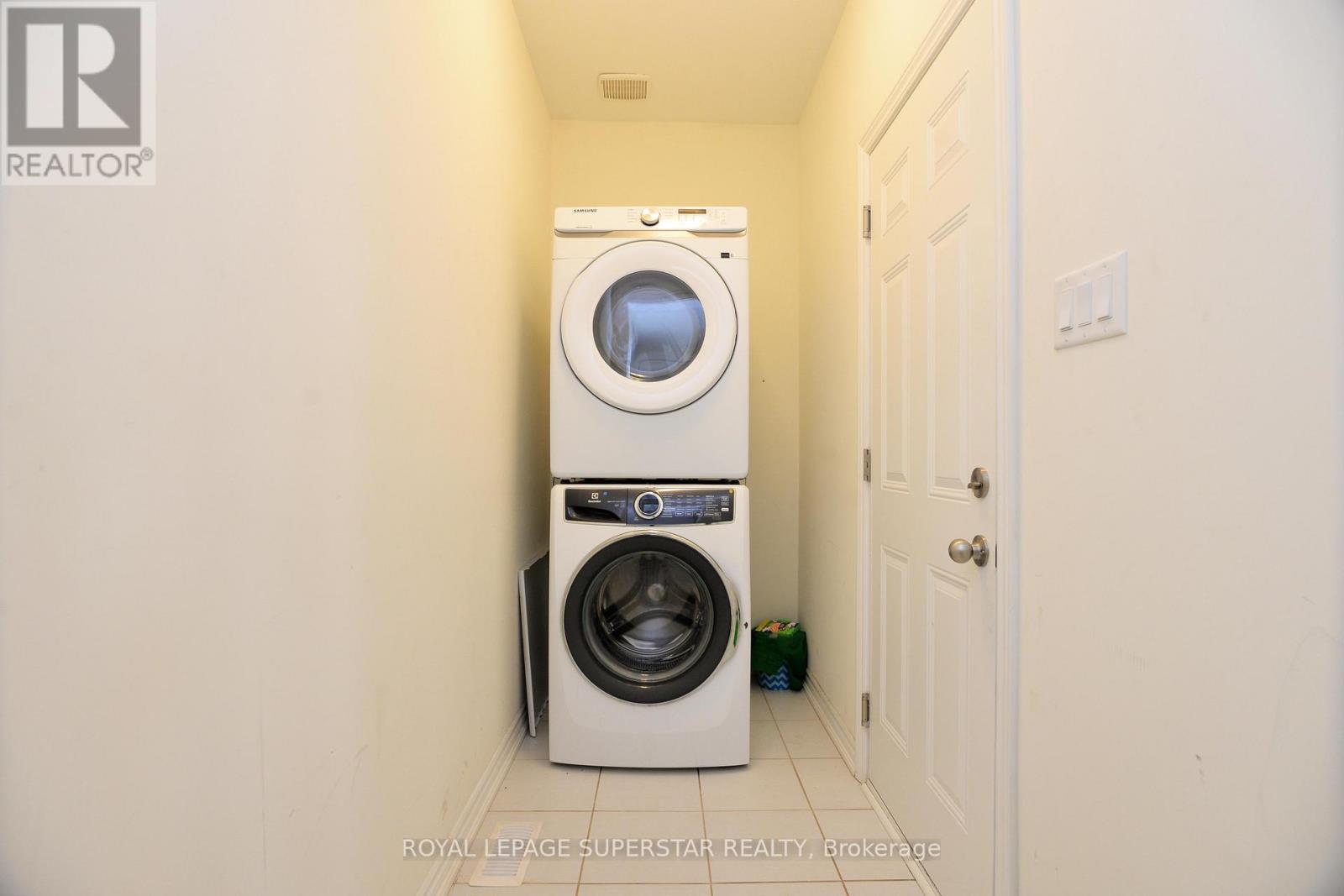 Photo 11 of 98 Donald Ficht Crescent, Brampton ON