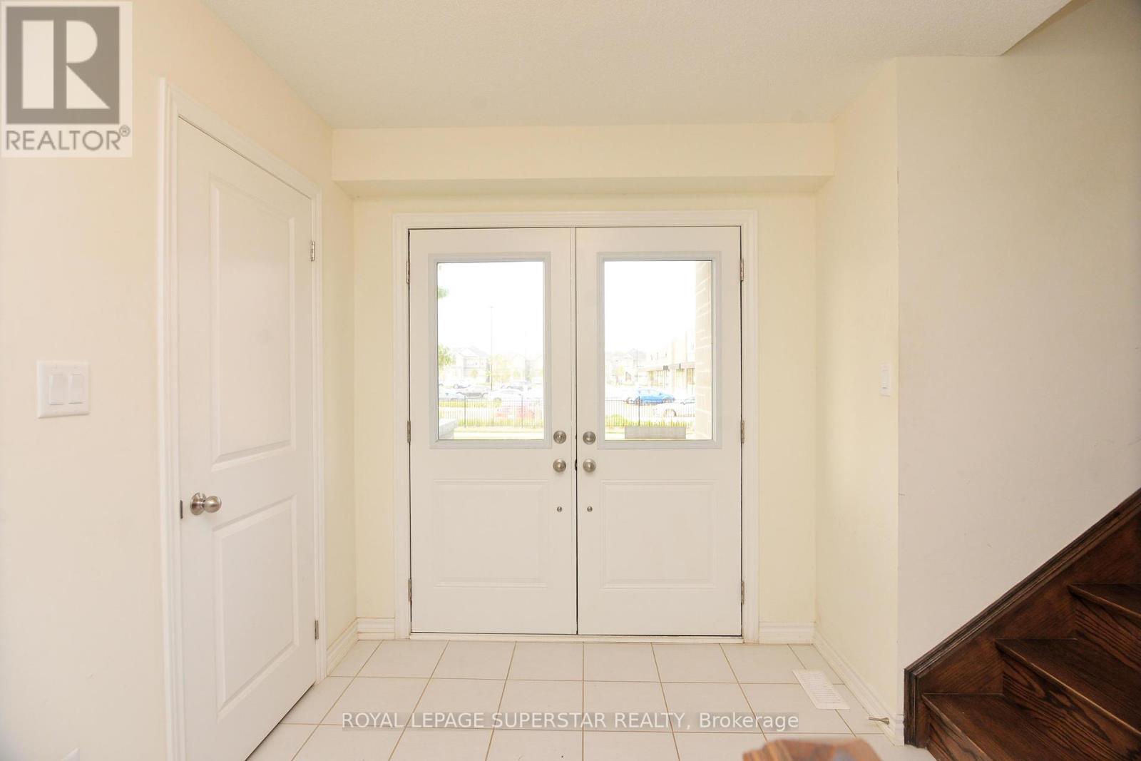 Photo 3 of 98 Donald Ficht Crescent, Brampton ON