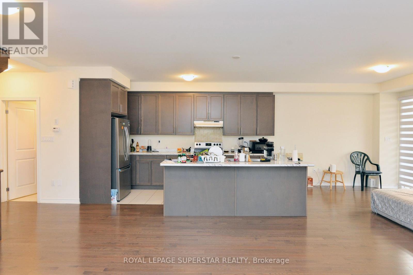 Photo 4 of 98 Donald Ficht Crescent, Brampton ON