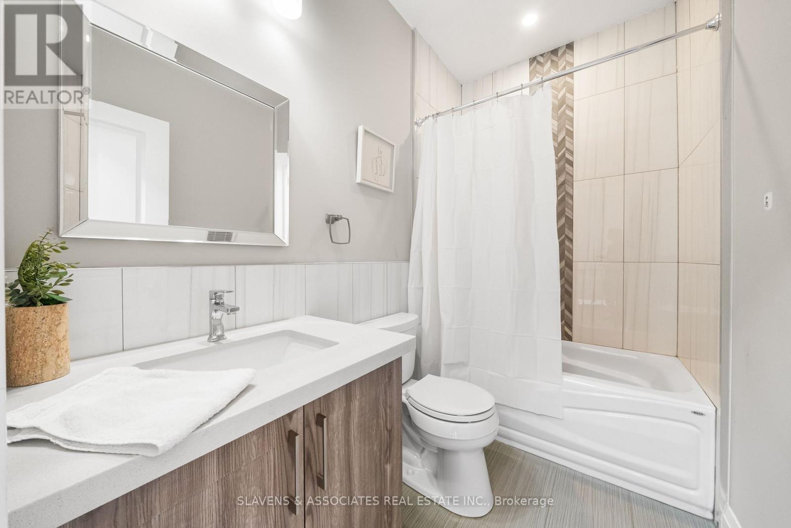 Photo 23 of 1213 Glencairn Avenue, Toronto ON