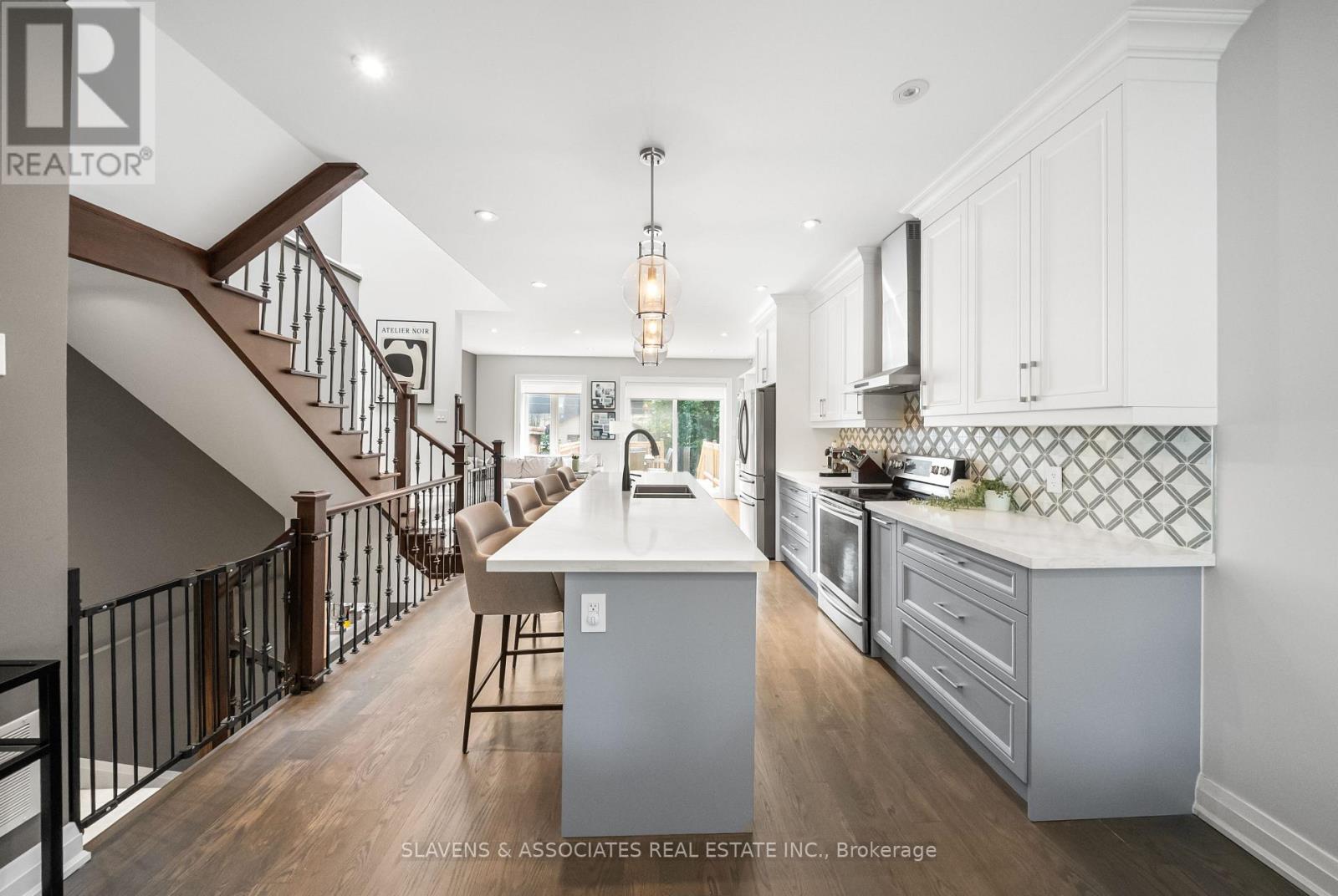 Photo 5 of 1213 Glencairn Avenue, Toronto ON