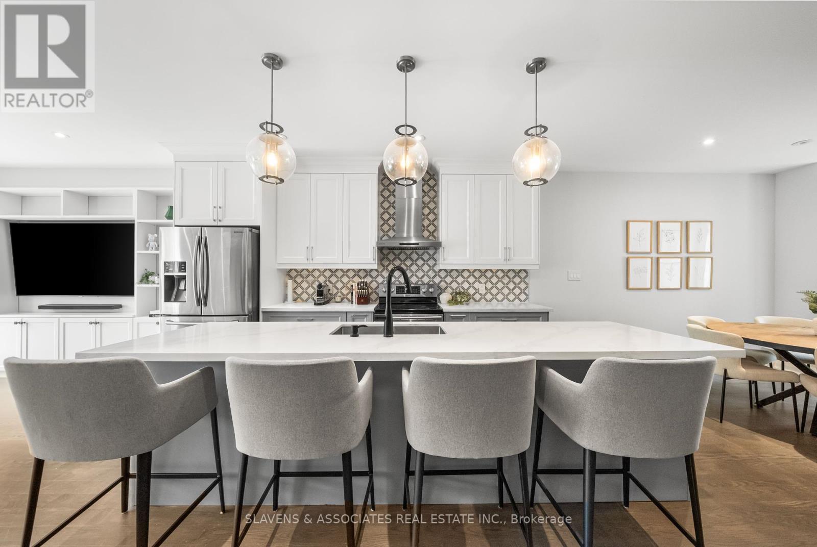 Photo 7 of 1213 Glencairn Avenue, Toronto ON