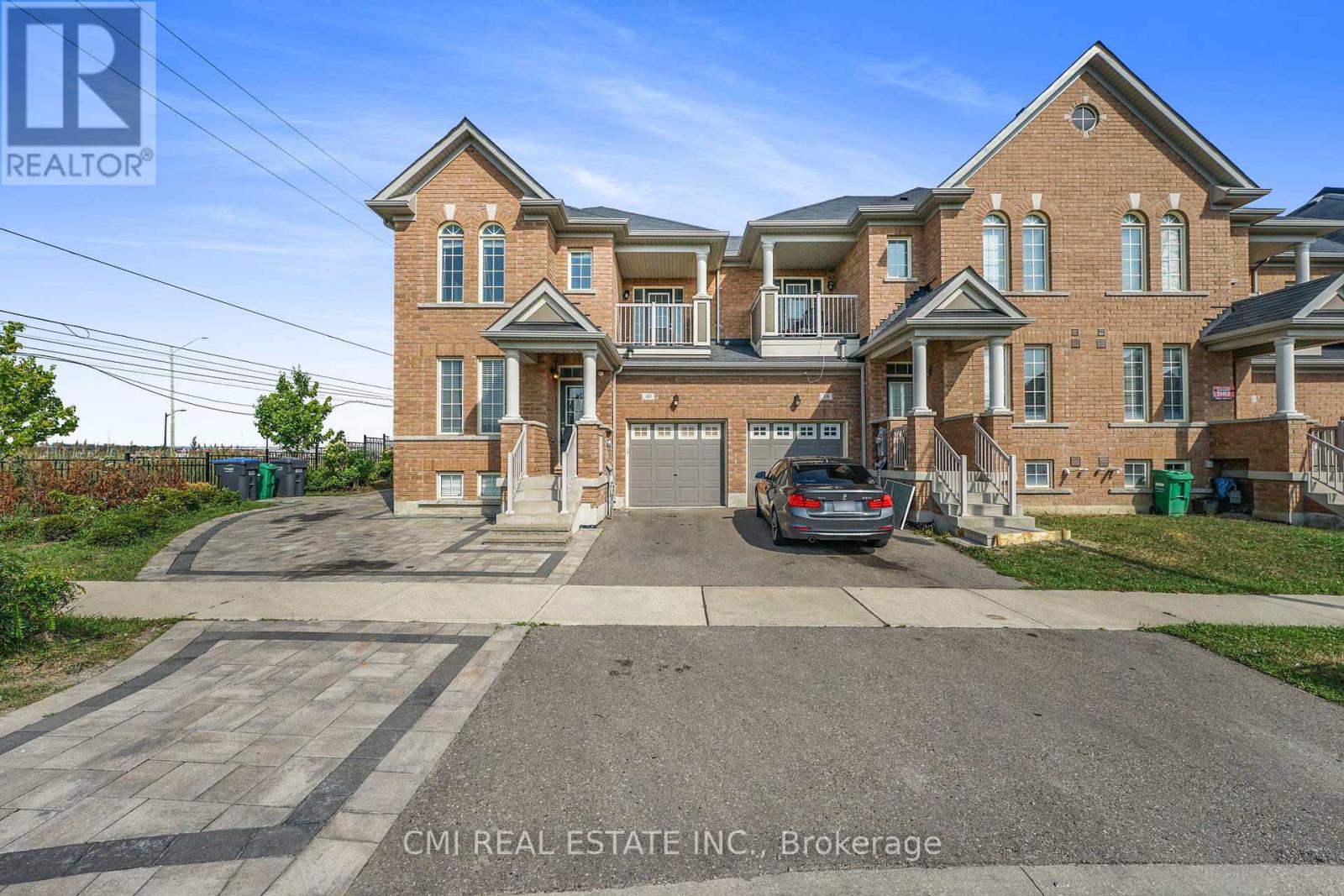 Photo 3 of 40 Spokanne Street N, Brampton ON