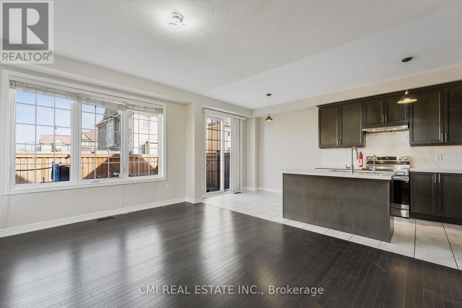 Photo 8 of 40 Spokanne Street N, Brampton ON