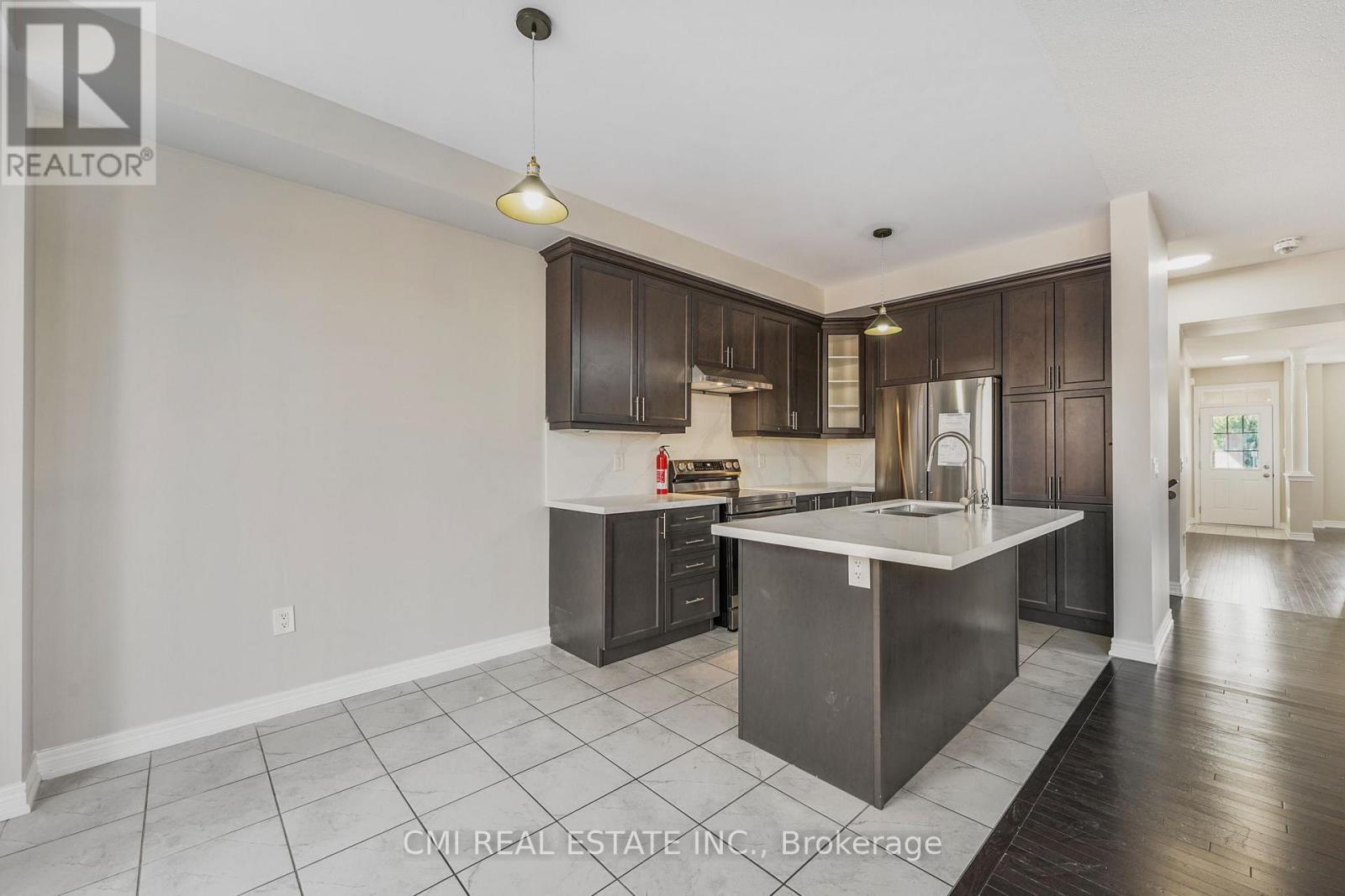 Photo 10 of 40 Spokanne Street N, Brampton ON