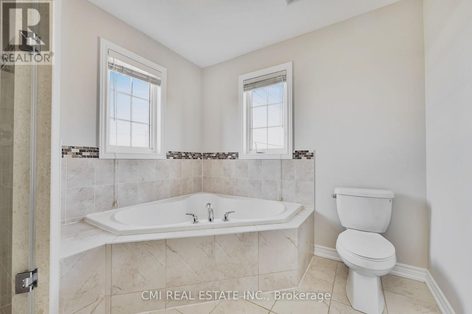 Photo 23 of 40 Spokanne Street N, Brampton ON