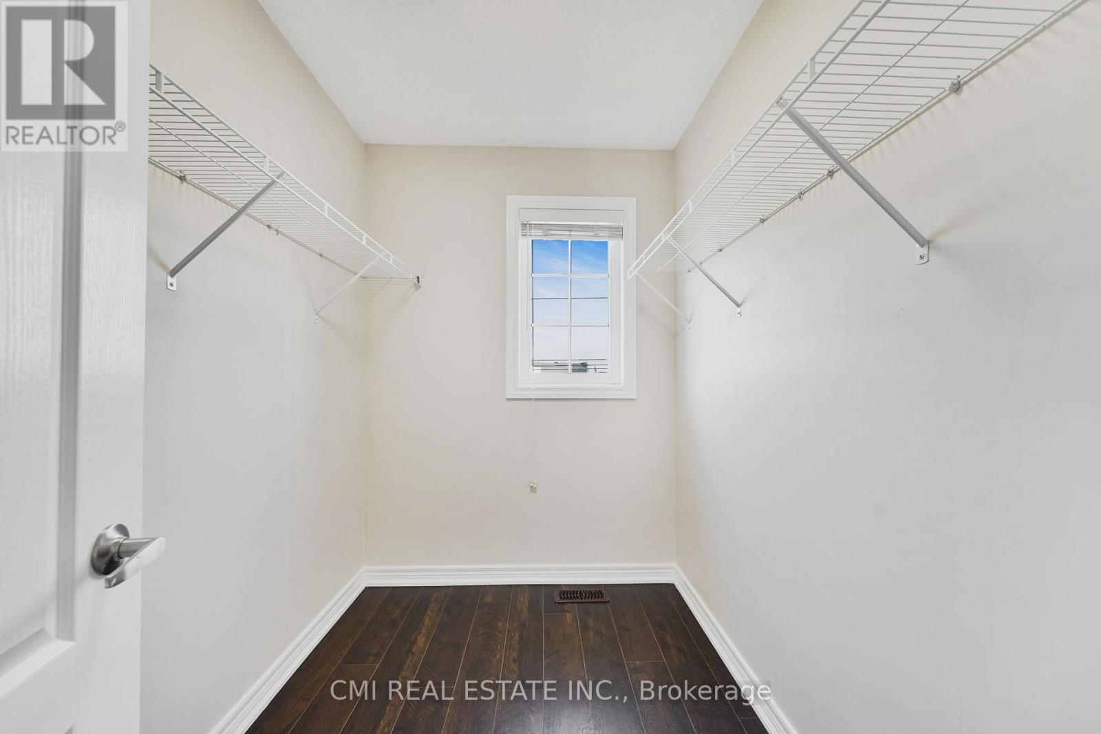 Photo 2 of 40 Spokanne Street N, Brampton ON