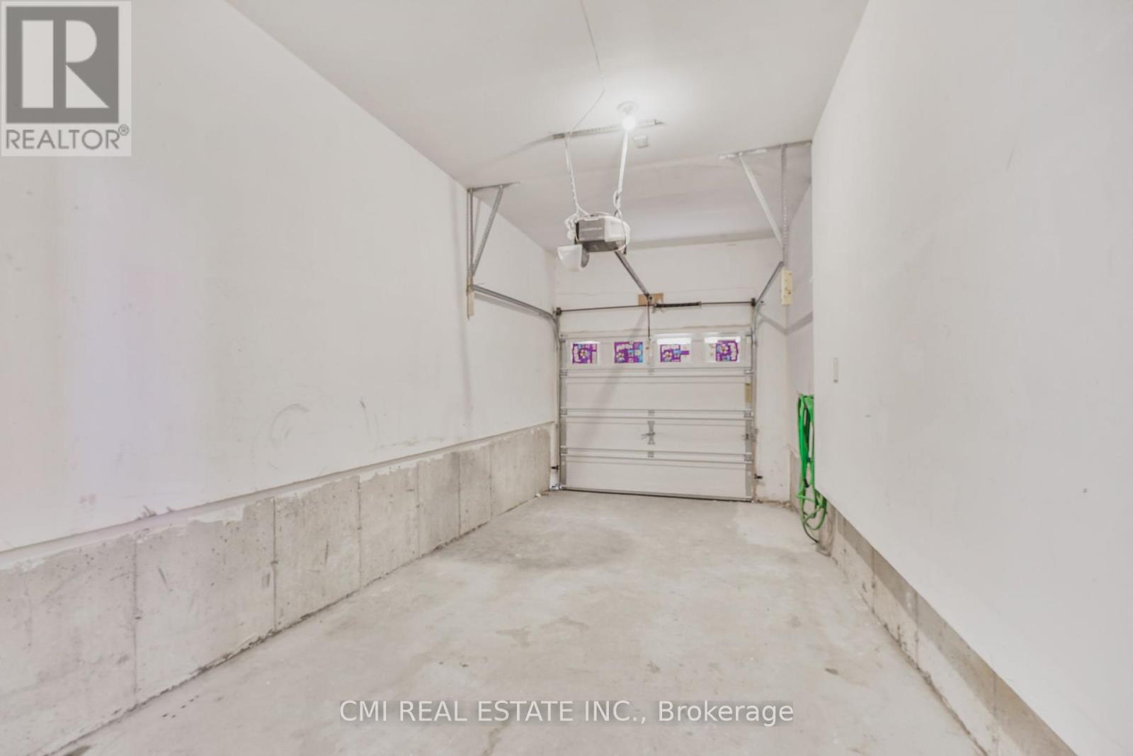 Photo 11 of 40 Spokanne Street N, Brampton ON