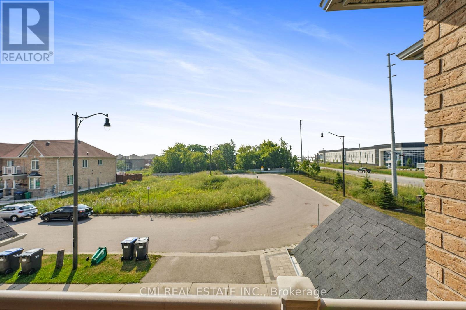 Photo 4 of 40 Spokanne Street N, Brampton ON