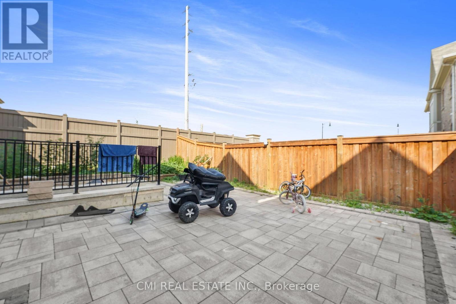 Photo 13 of 40 Spokanne Street N, Brampton ON