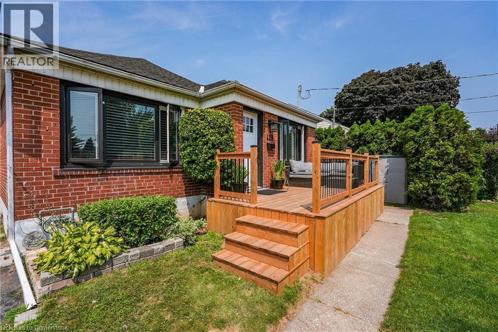 Photo 2 of 429 Elizabeth Street, Grimsby ON