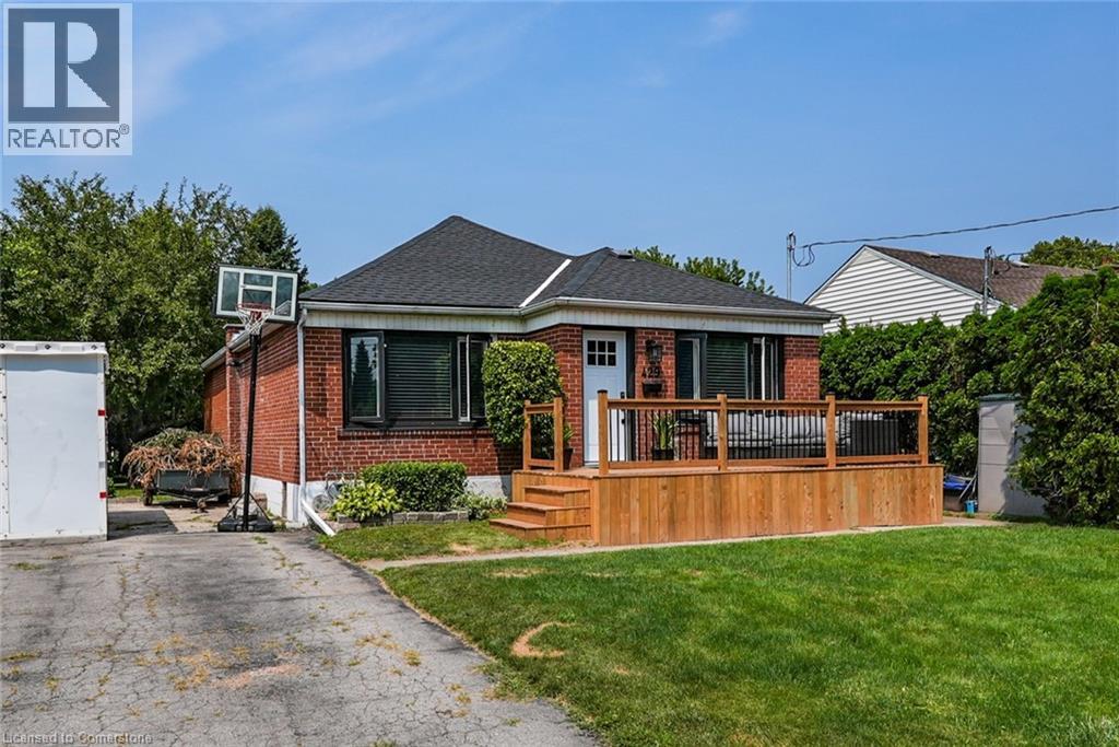 Photo 5 of 429 Elizabeth Street, Grimsby ON