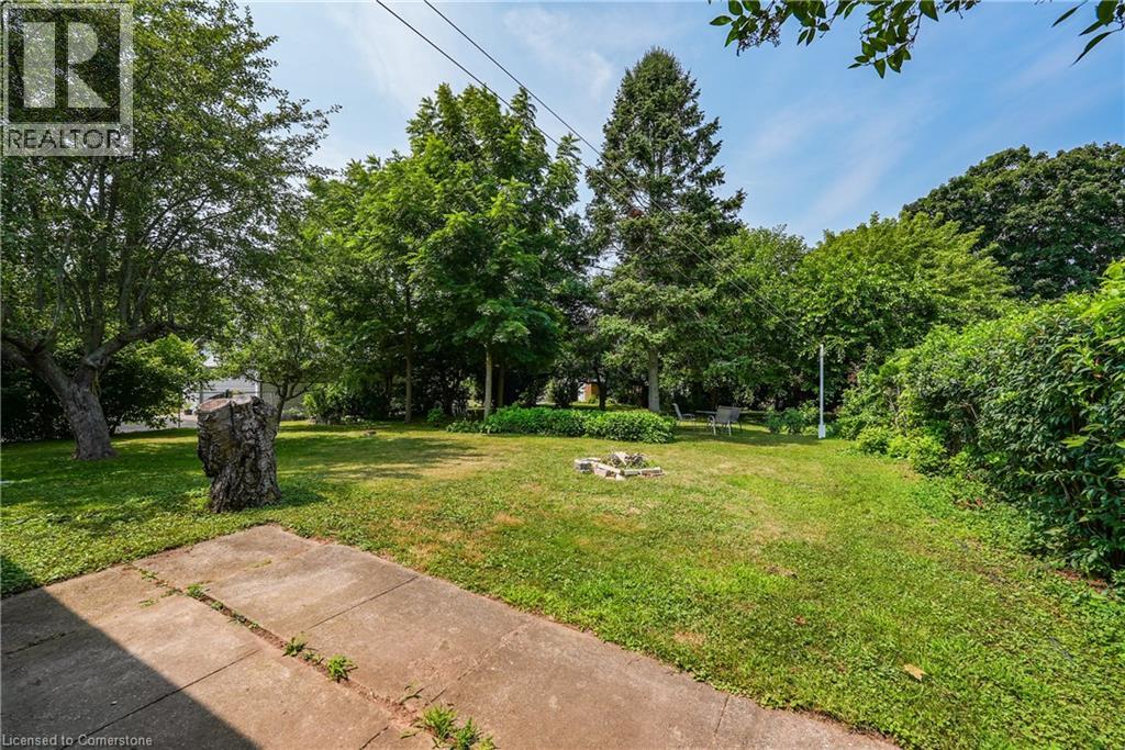 Photo 13 of 429 Elizabeth Street, Grimsby ON