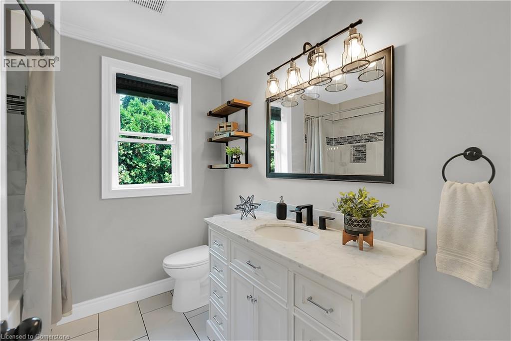 Photo 19 of 429 Elizabeth Street, Grimsby ON