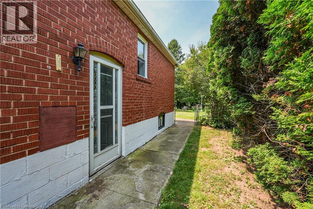 Photo 3 of 429 Elizabeth Street, Grimsby ON