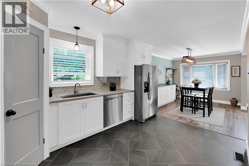 Photo 12 of 429 Elizabeth Street, Grimsby ON