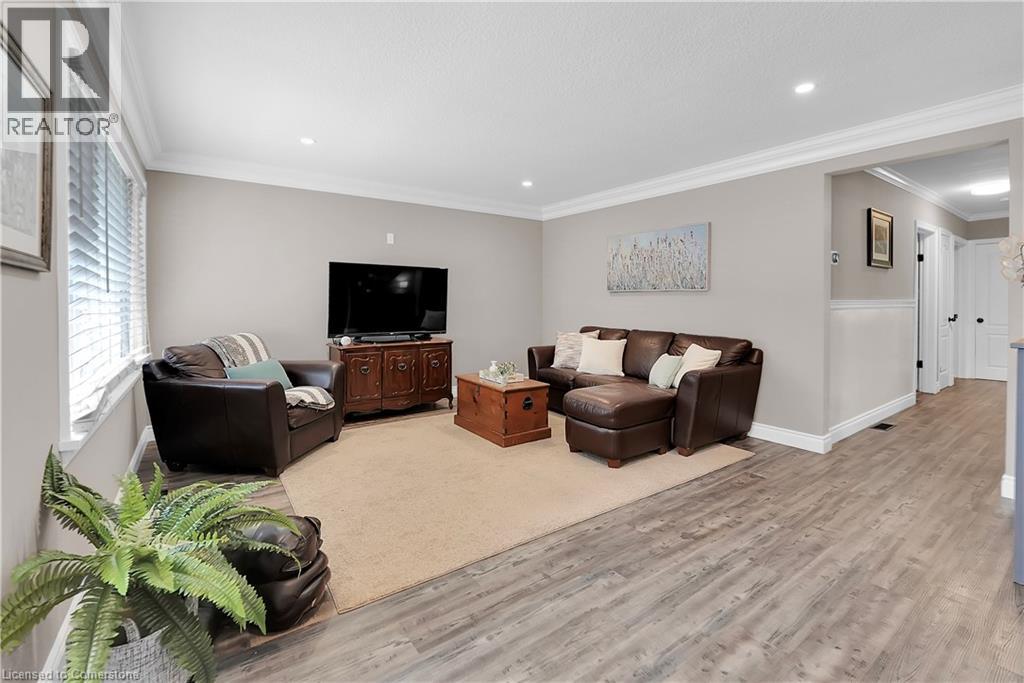 Photo 21 of 429 Elizabeth Street, Grimsby ON