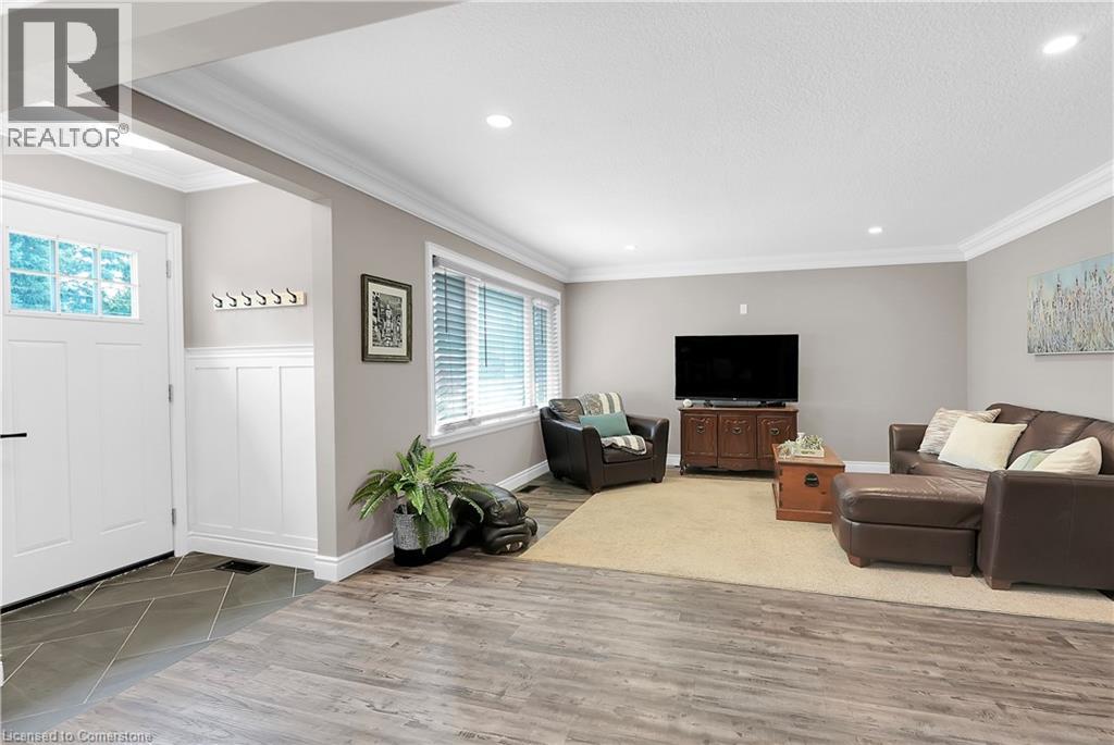 Photo 15 of 429 Elizabeth Street, Grimsby ON