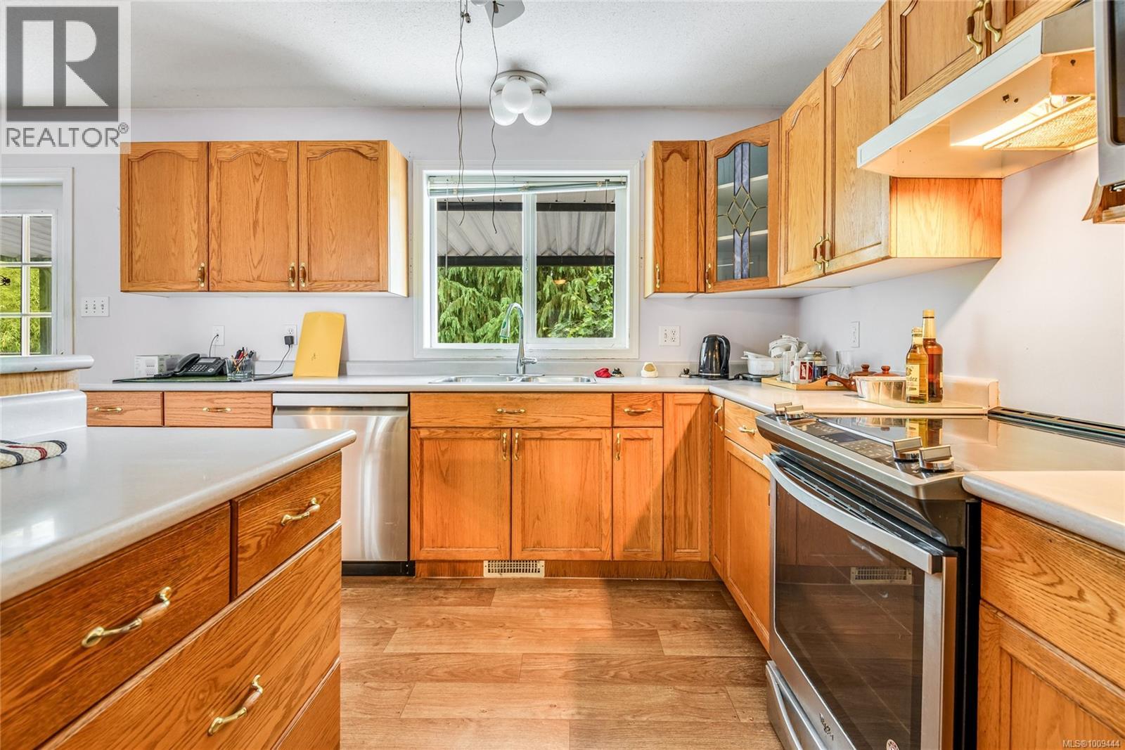 Photo 11 of 1427 Noel Ave, Comox BC