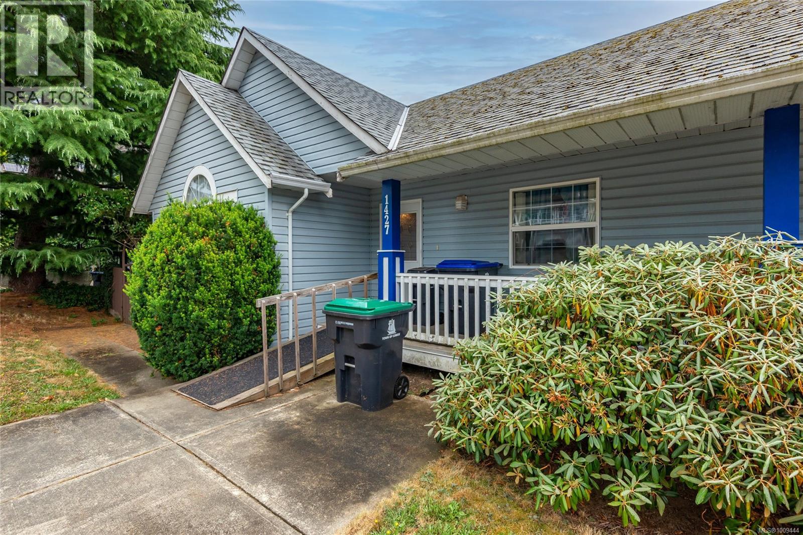 Photo 2 of 1427 Noel Ave, Comox BC