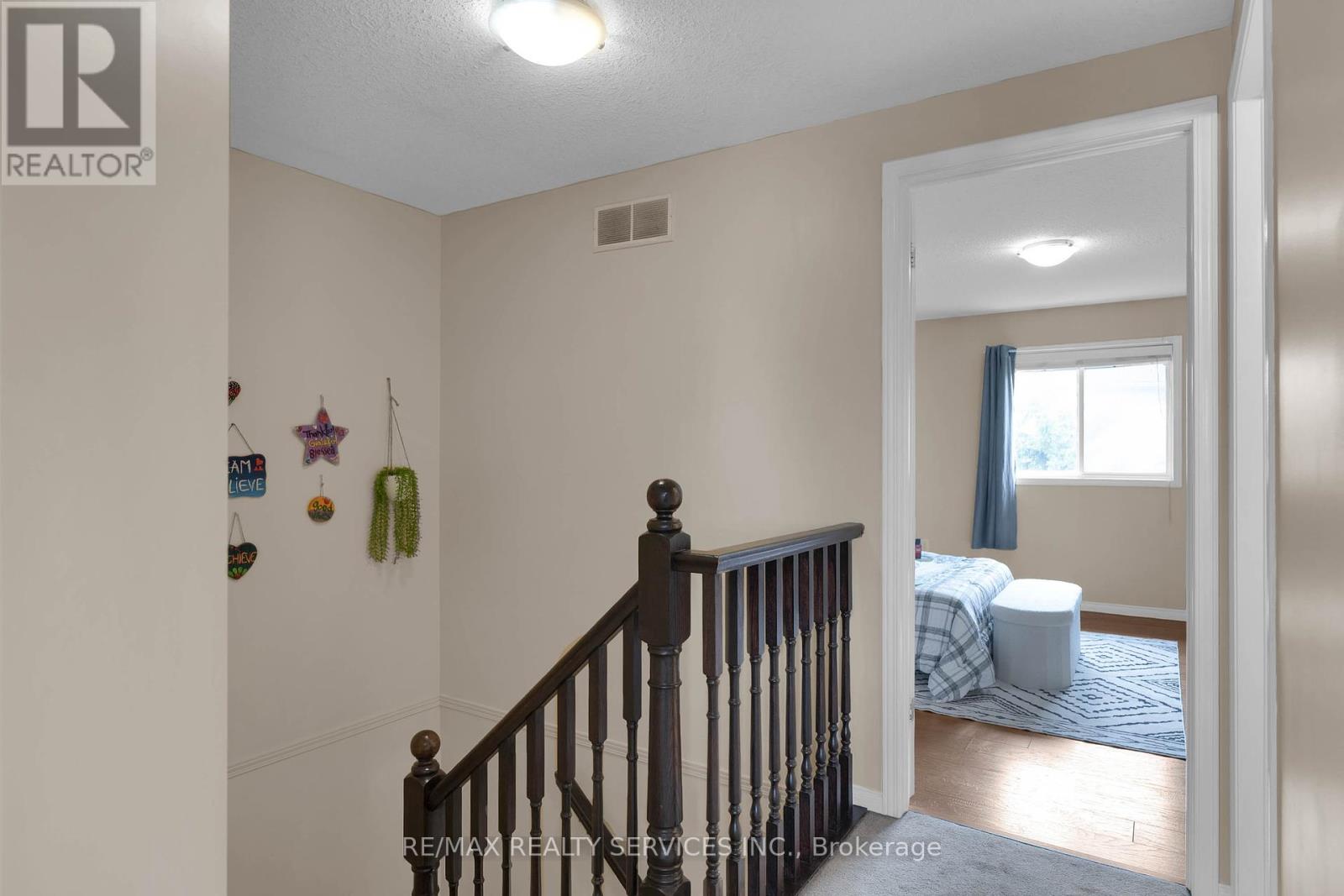 Photo 18 of 36 Fallowfield Drive, Kitchener ON