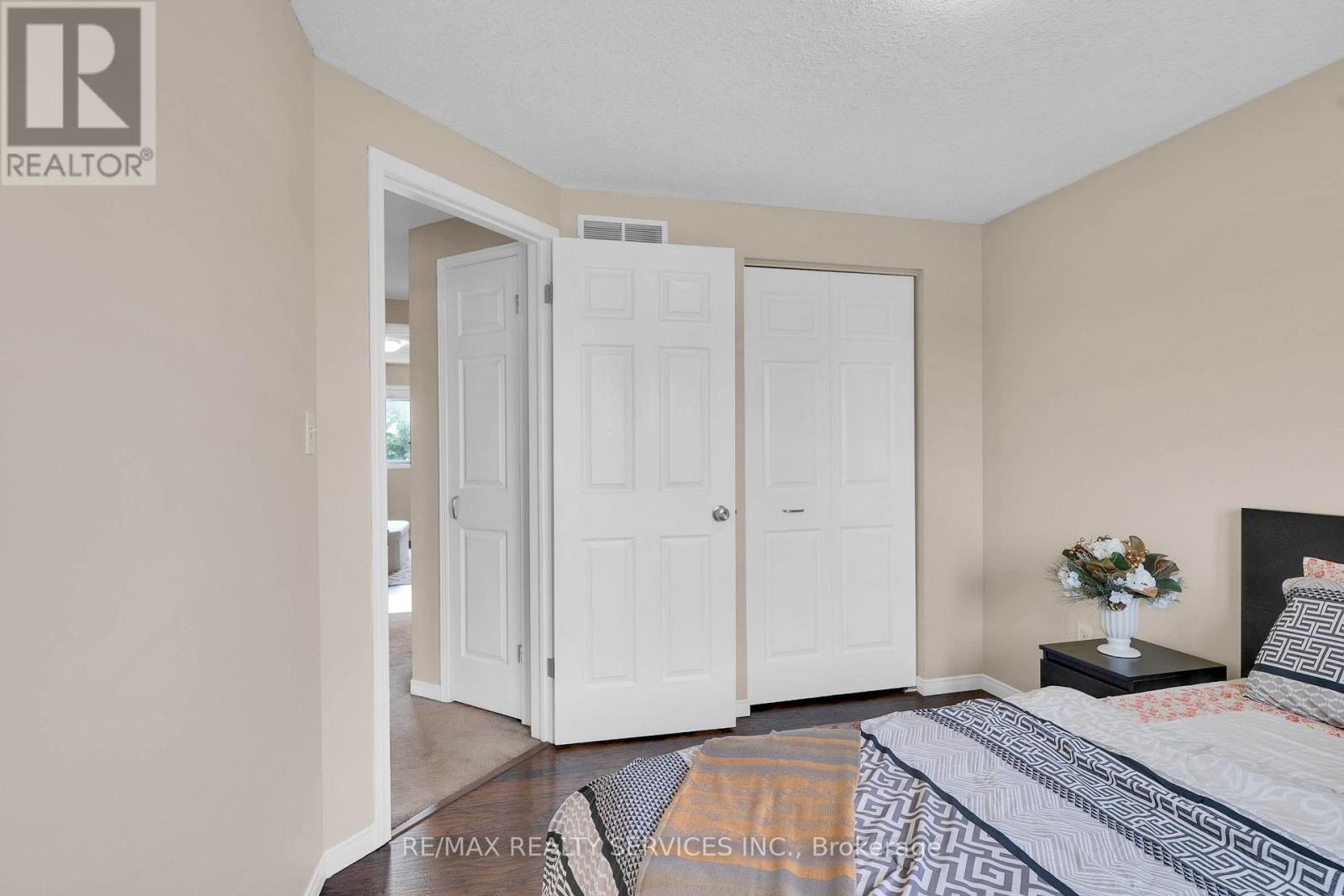 Photo 24 of 36 Fallowfield Drive, Kitchener ON