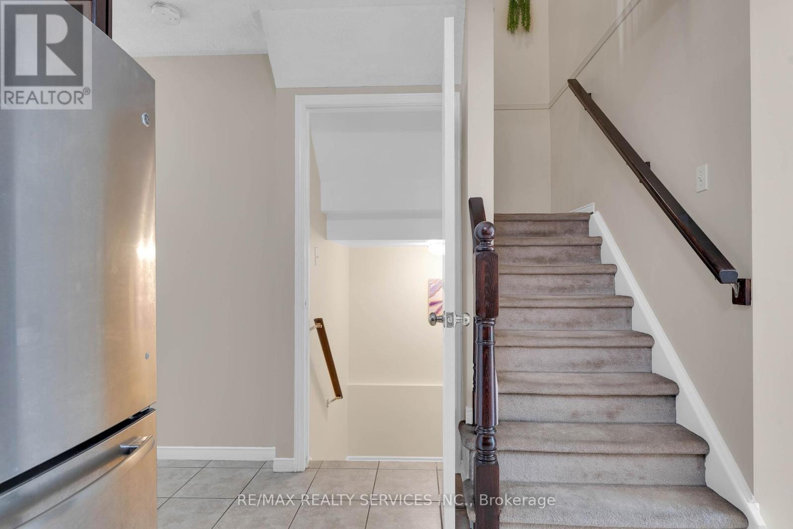 Photo 28 of 36 Fallowfield Drive, Kitchener ON