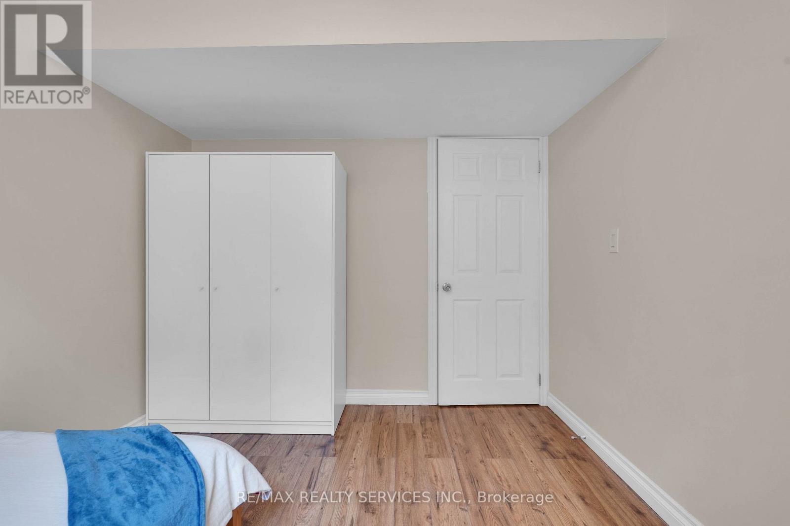 Photo 32 of 36 Fallowfield Drive, Kitchener ON