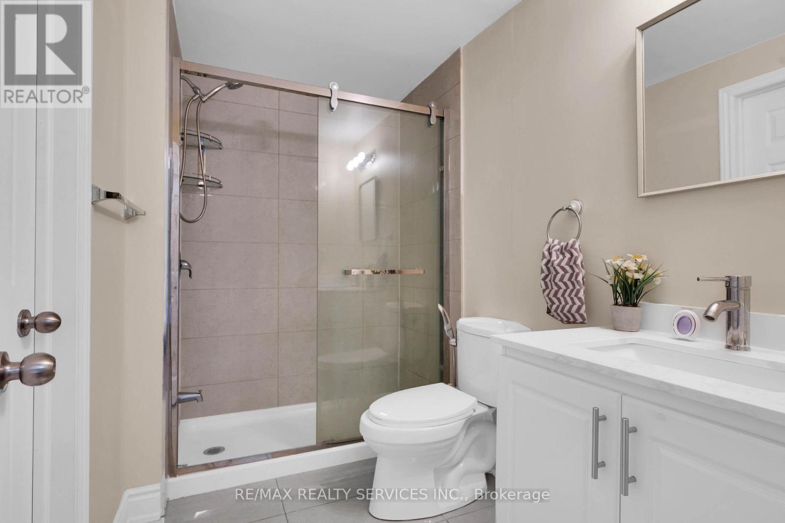 Photo 33 of 36 Fallowfield Drive, Kitchener ON