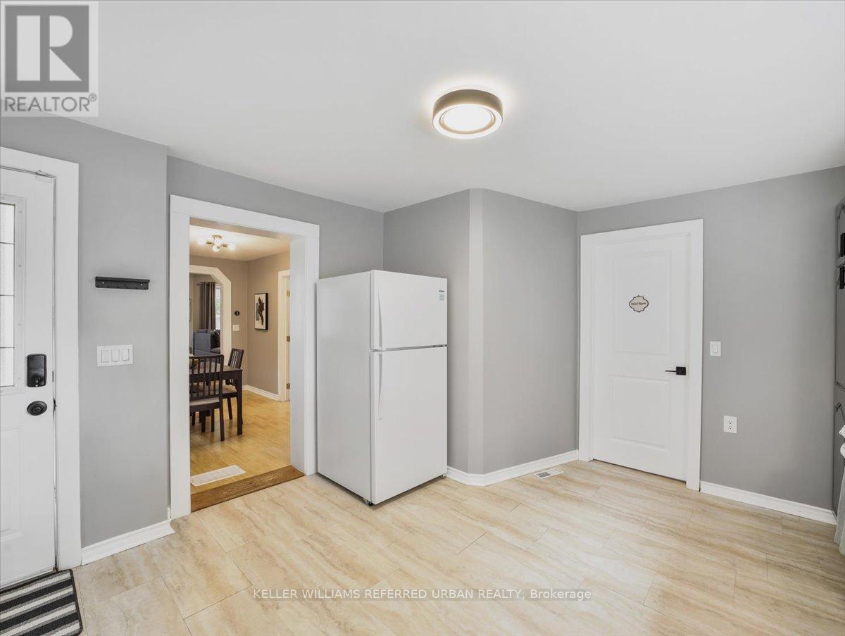 Photo 11 of 5 Hill Avenue, Brantford ON