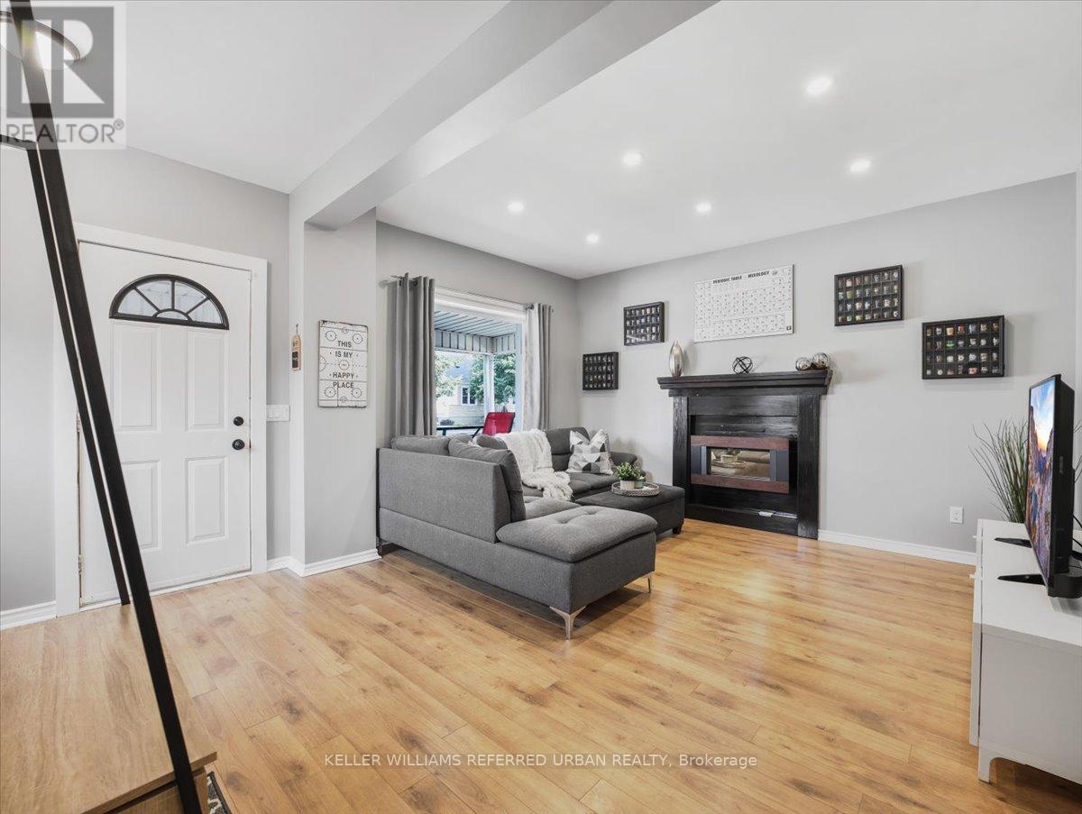 Photo 3 of 5 Hill Avenue, Brantford ON