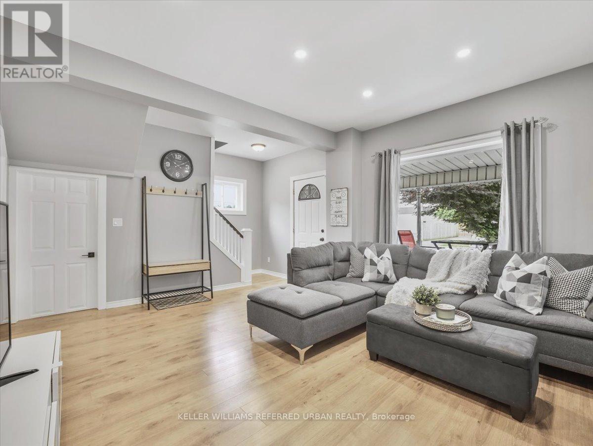 Photo 4 of 5 Hill Avenue, Brantford ON