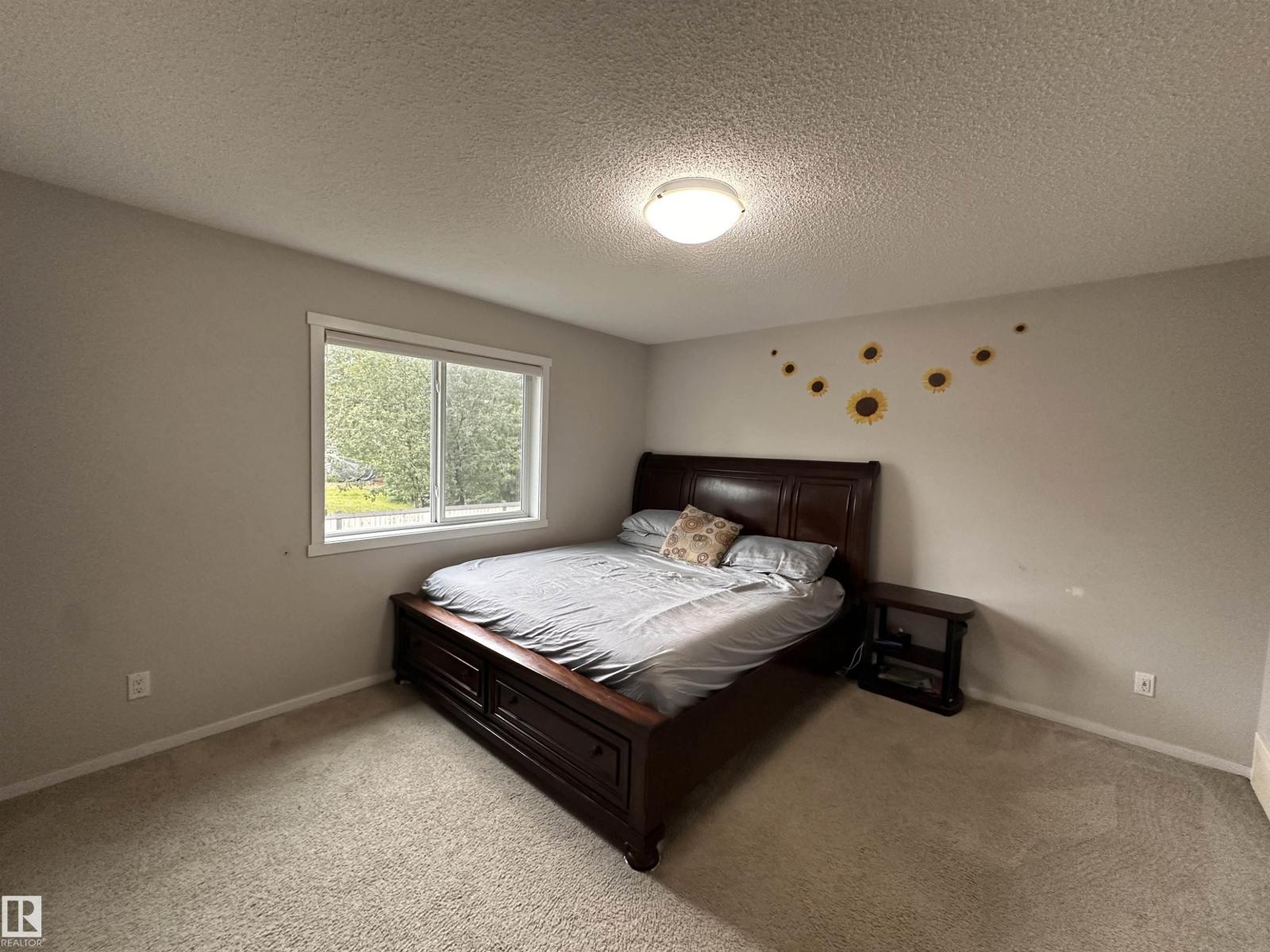 Photo 20 of 9914 207 A St Nw, Edmonton AB
